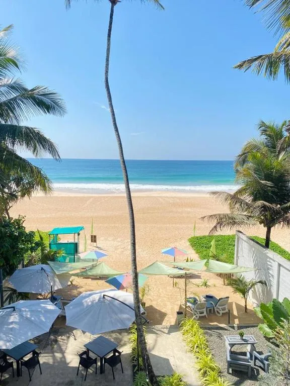 Josan Villa with a Glorious Beach and Sea View，位于哈巴拉杜瓦的酒店