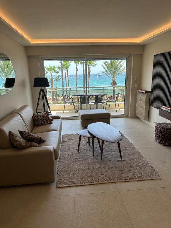 Face à la mer, luxueux appartement sur la prestigieuse et mythique croisette - 1
