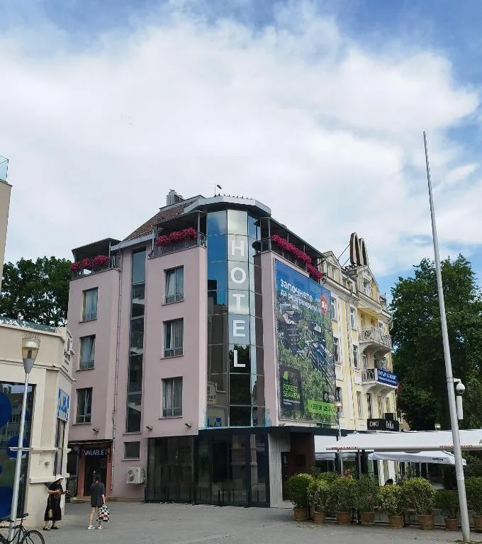 Family Hotel Opera - former City Mark hotel, hotel ve Varně