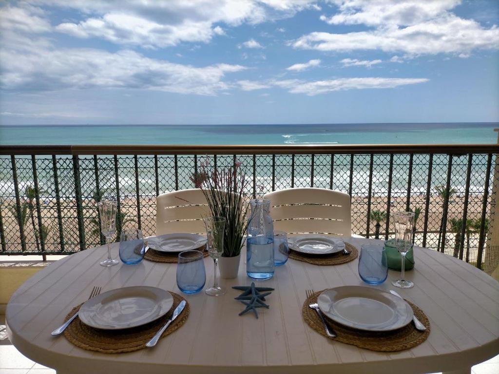 Apartamento primera linea con piscina y parking. - 1