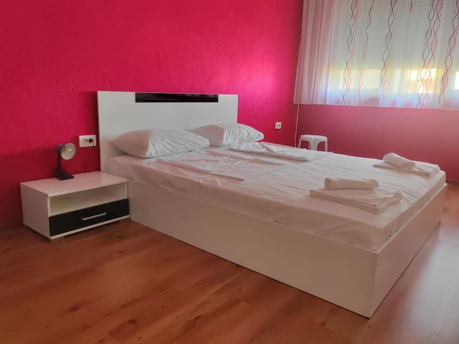 RED ROOM - Apartment in Varna - Beach and Forest, Varna