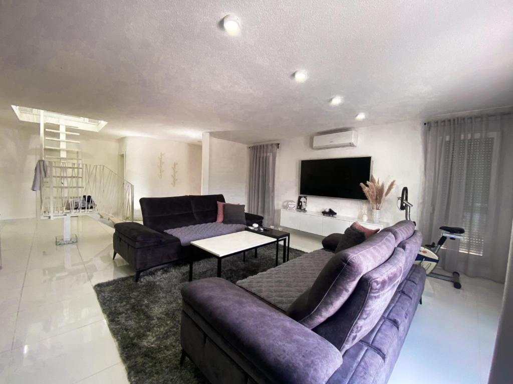 Villa La Familia - 1