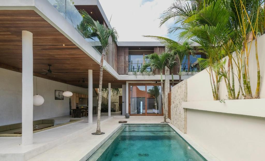 Mona Bingin, Uluwatu