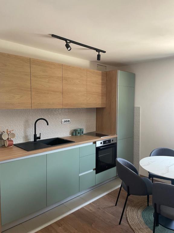 Modern in center - 4