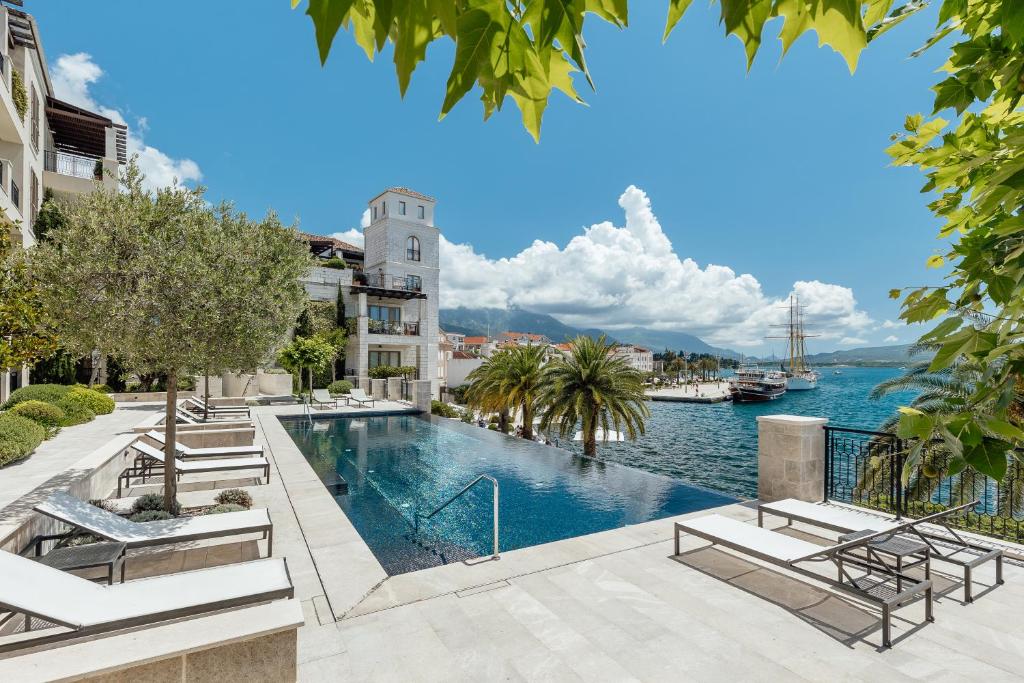 Luxurious Seafront Residence - 2