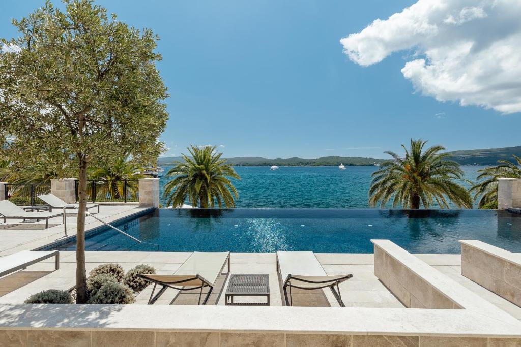 Luxurious Seafront Residence - 5