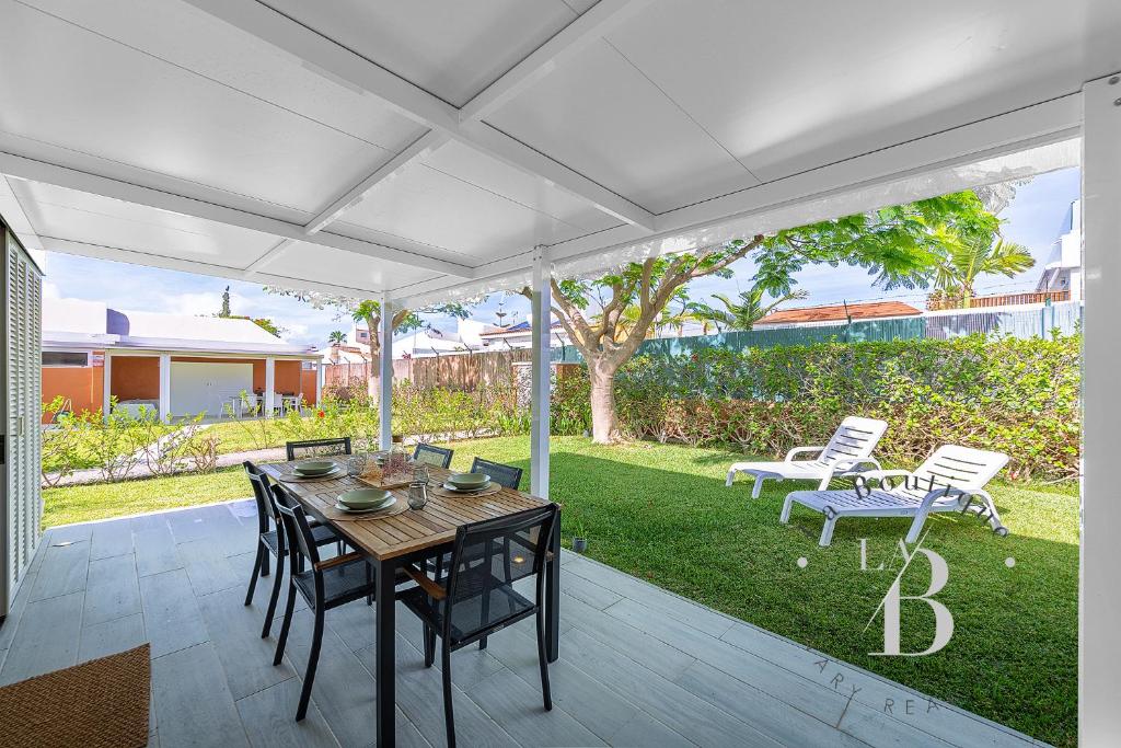 Acogedora vivienda con hermosos jardines - 1