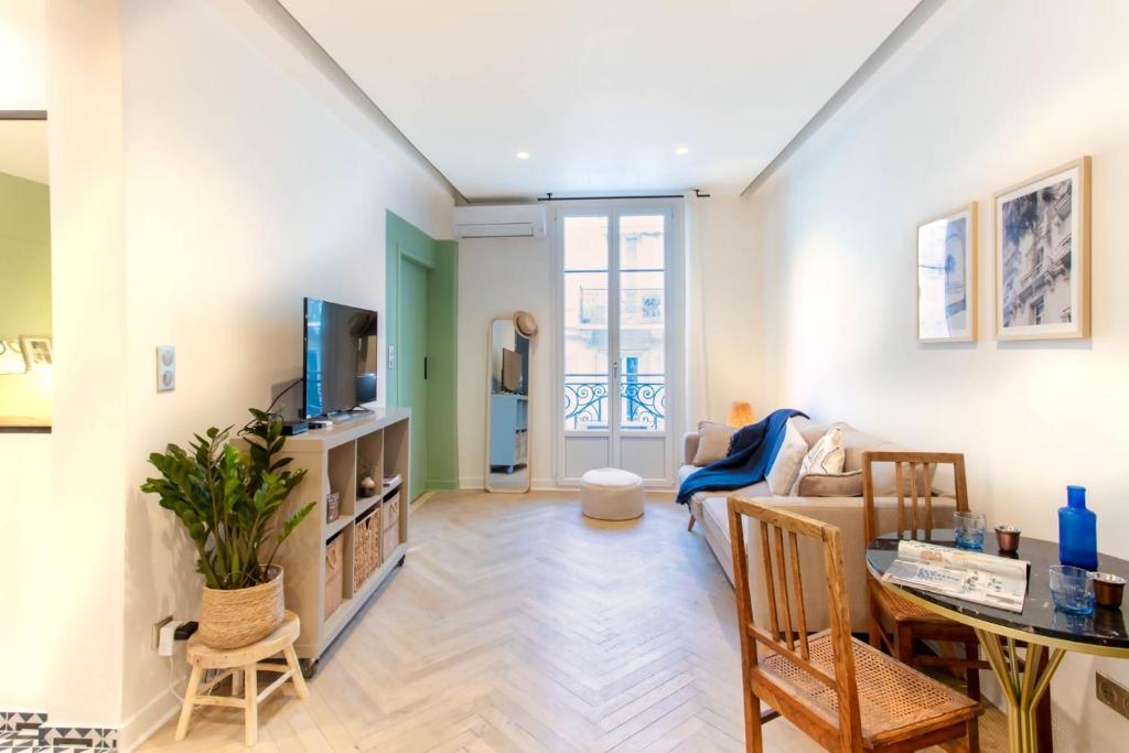 L48 Smart 1 BDR AC. Centre 10mins Sea, Nice