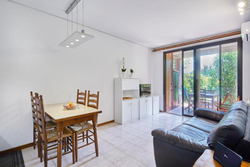 Oasi del relax - 100mt lake - wonderful apartment with private garden and pool - 3