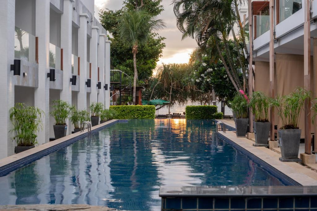 スイミングプール