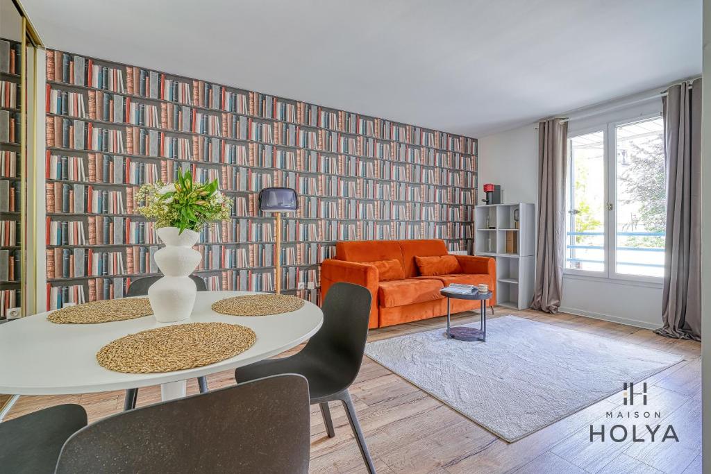 À deux pas de Paris - Le Curieux - 314B, Rueil-Malmaison