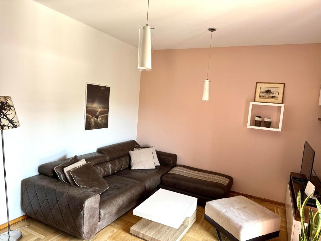 Apartment Life, Nikšič