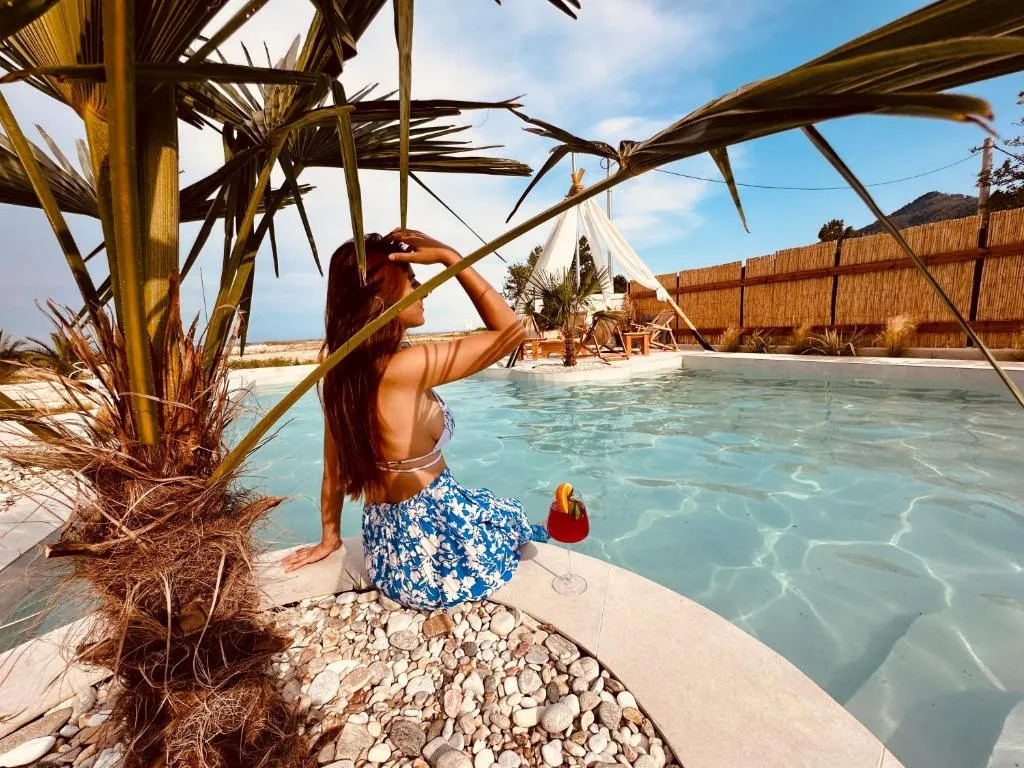 Amo Golden Suites, hotel v destinaci Chrysi Ammoudia