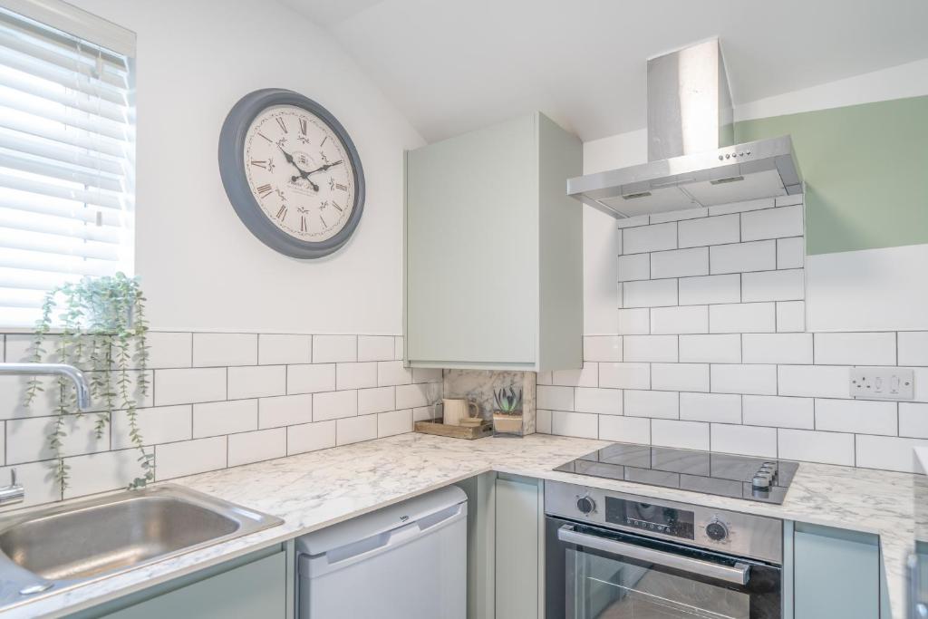 1 Bedroom Penthouse Flat, Morecambe photo 7