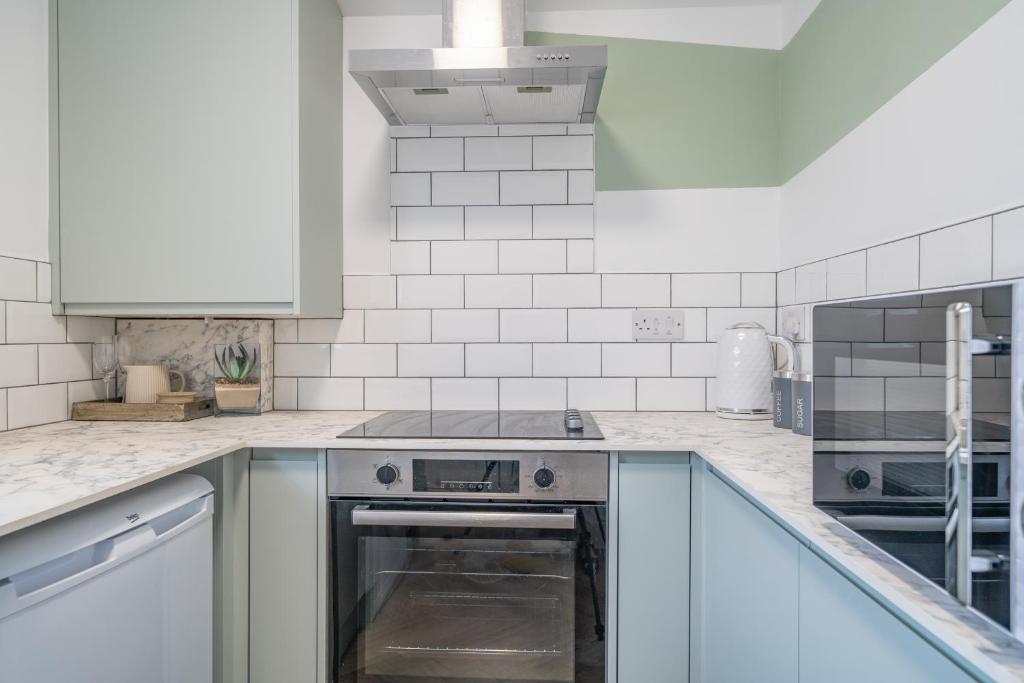 1 Bedroom Penthouse Flat, Morecambe photo 6