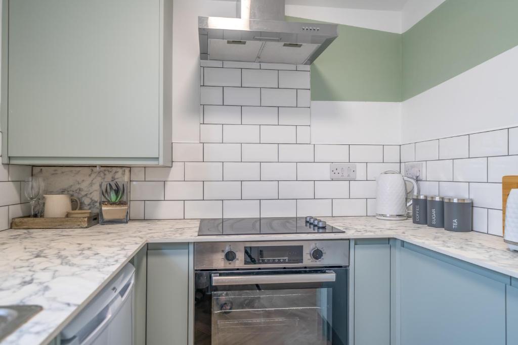 1 Bedroom Penthouse Flat, Morecambe photo 8