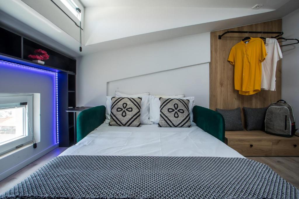 My Little Tiny House, Město Rhodos