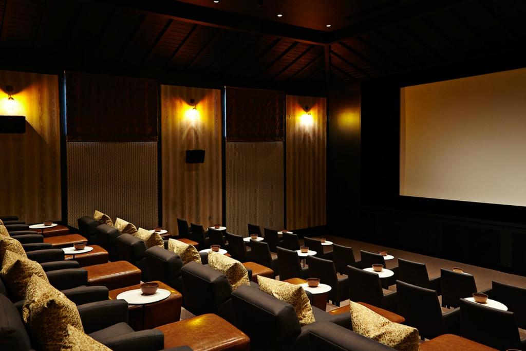 Shared lounge/TV area