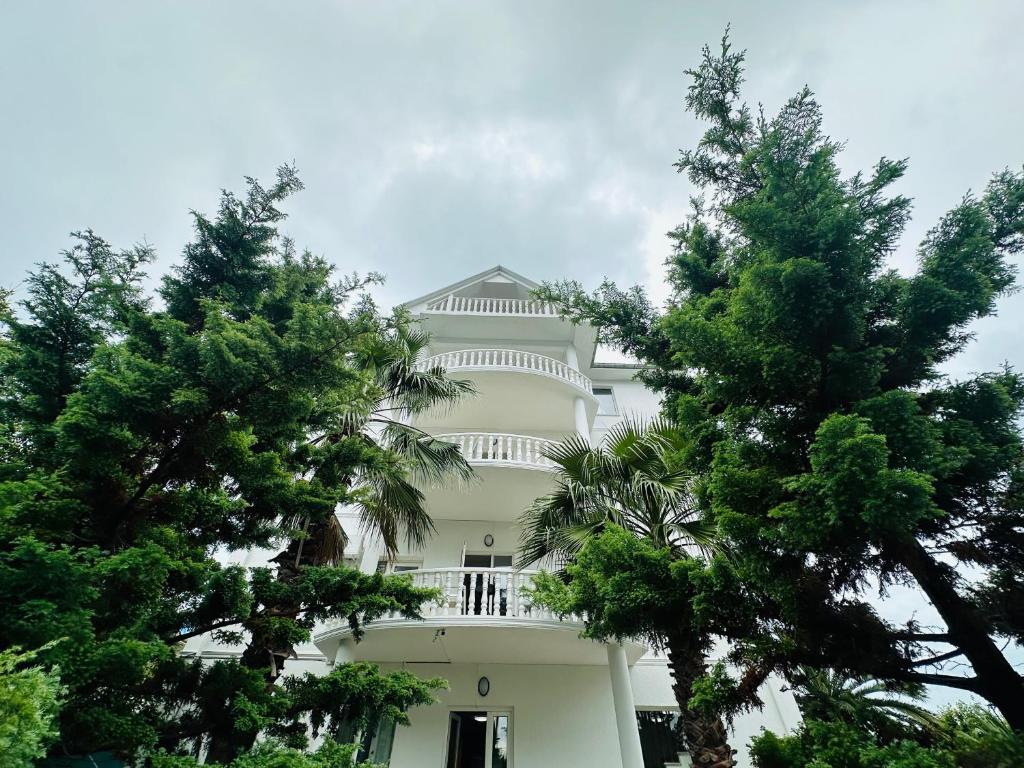 Claude Monet beach hotel 전경