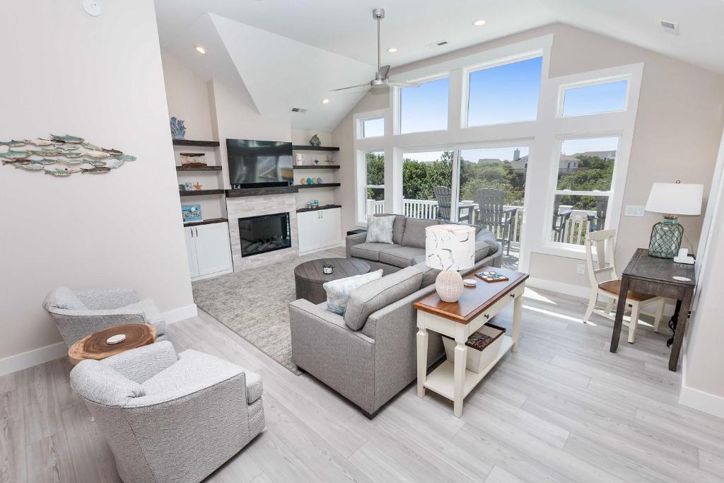 Oceanside, ELEVATOR, Heated Private Pool, Pool Table, Community Amenities, 713, Sunshine Daydream, Corolla