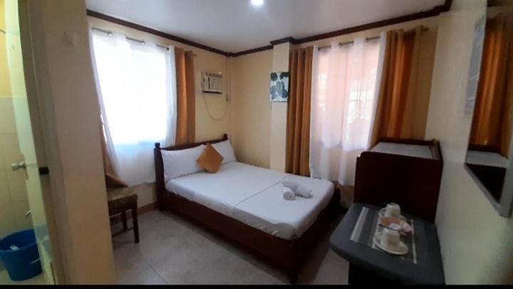 CORALYN'S PLACE small room 2