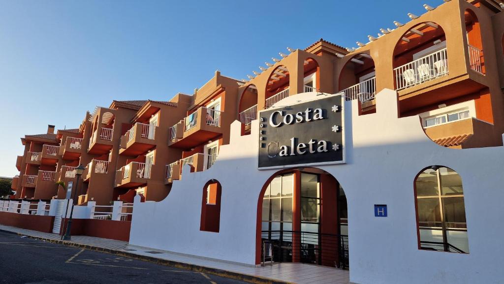 Hotel Chatur Costa Caleta — Hotel building in Caleta De Fuste, Canary Islands