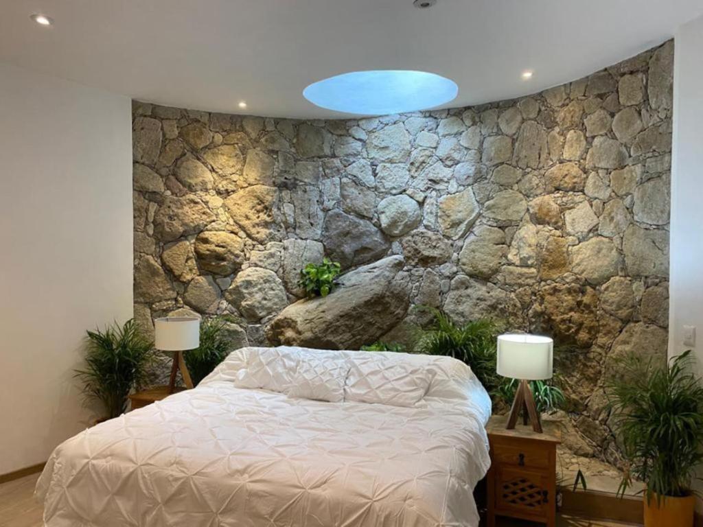 Comfortable loft and great location - 2