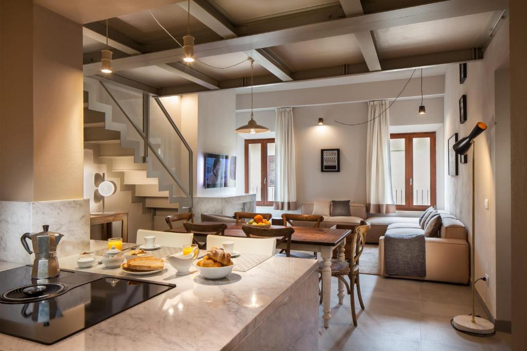 Penthouse in Siena's Heart with Elevator & Parking, Siena