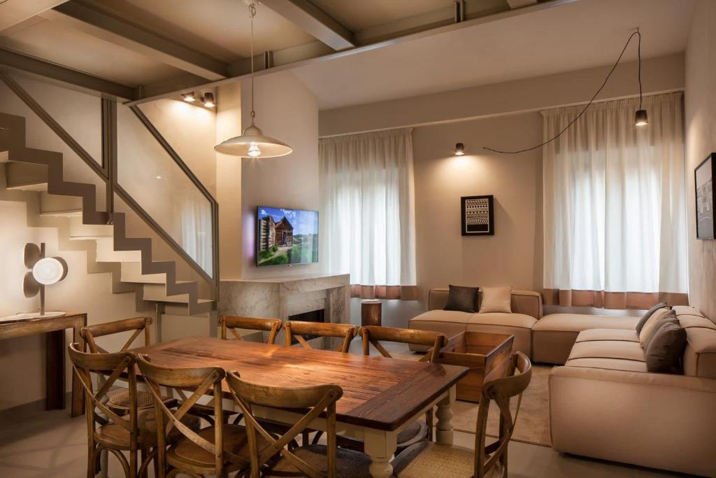 Penthouse in Siena's Heart with Elevator & Parking - 3