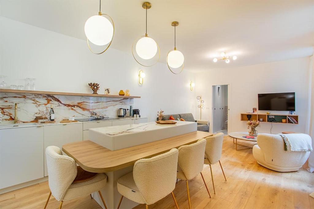 Montmartre Rochechouart - 1 Bed Apt Sleeps 2 - 4