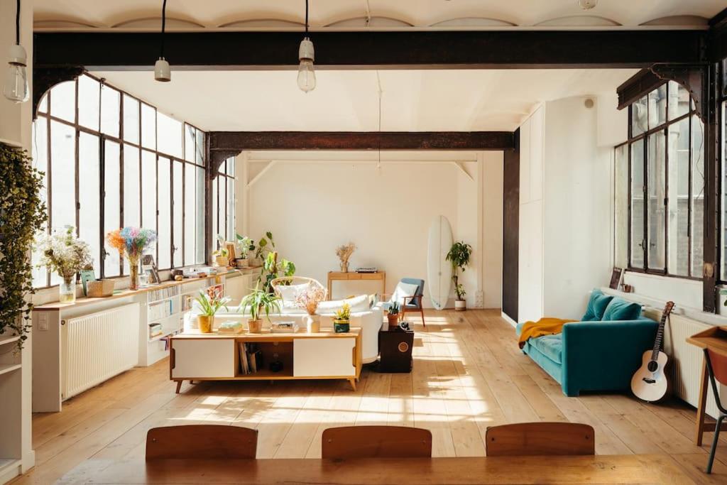 Sublime loft avec verrières sur le Canal St Martin - 2