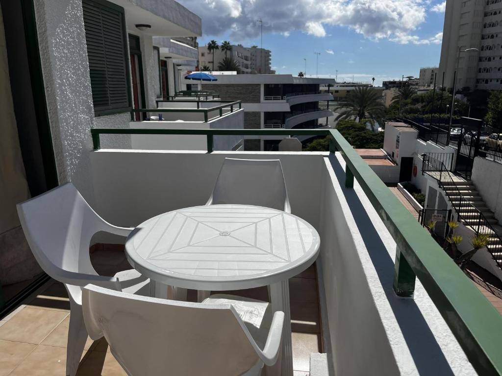 Apartment - Sleeps 2 3 - Terrace - Pool - Beach, San Bartolomé