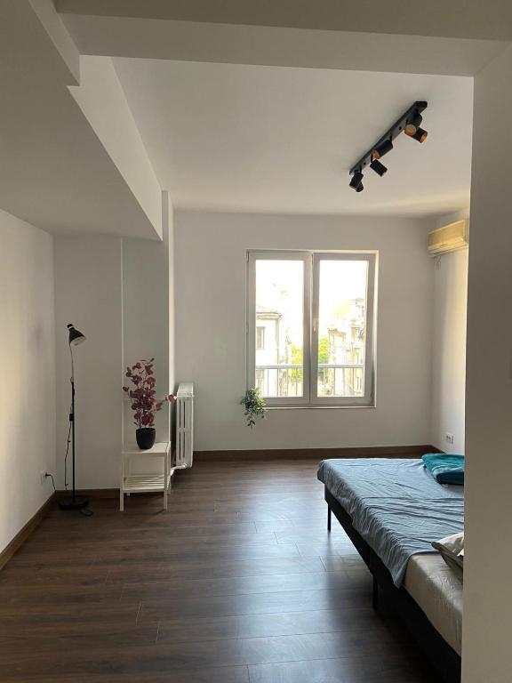 Minimalist place, Bukurešť