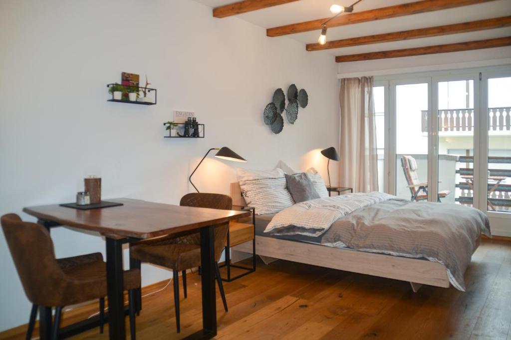 swissme - modernes Studio am Sportplatz mit Balkon & Parkplatz, Svatý Mořic