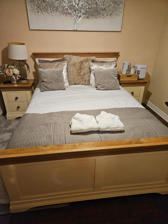 Elite Room at New Forest Village, Robin Hood