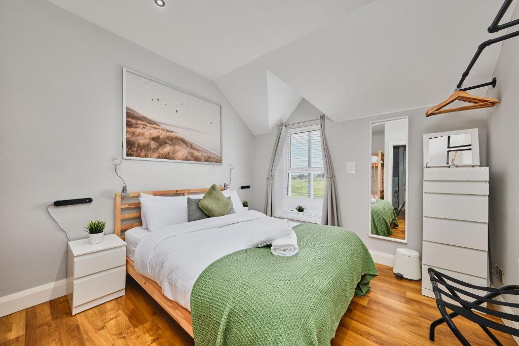 Dunluce Park 5 - Portrush by the Sea, Portrush