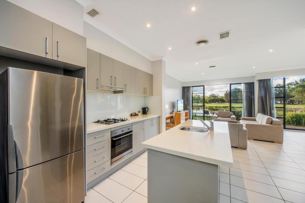 Kitchen, Mercure Kooindah Waters in Central Coast