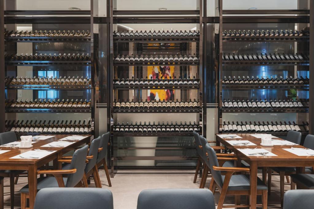 Restaurant, Ramada Plaza by Wyndham Dolsan Yeosu (Korea Quality) in Yeosu-si