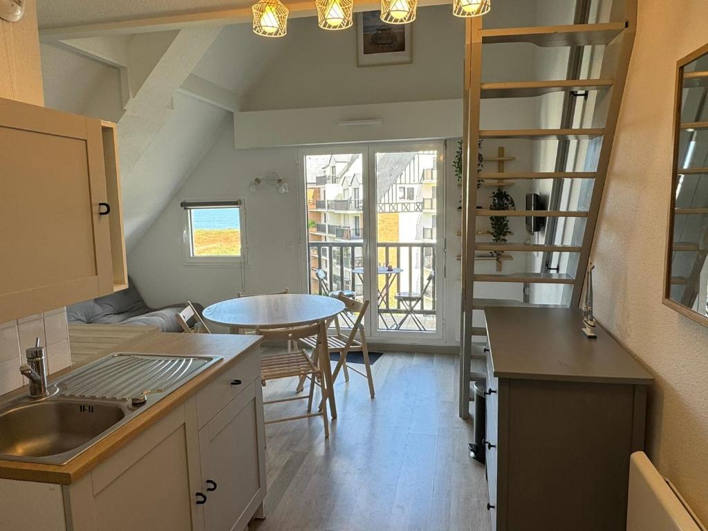 Appartement rénové 2 pièces, face mer, Cabourg - FR-1-487-369 - 2