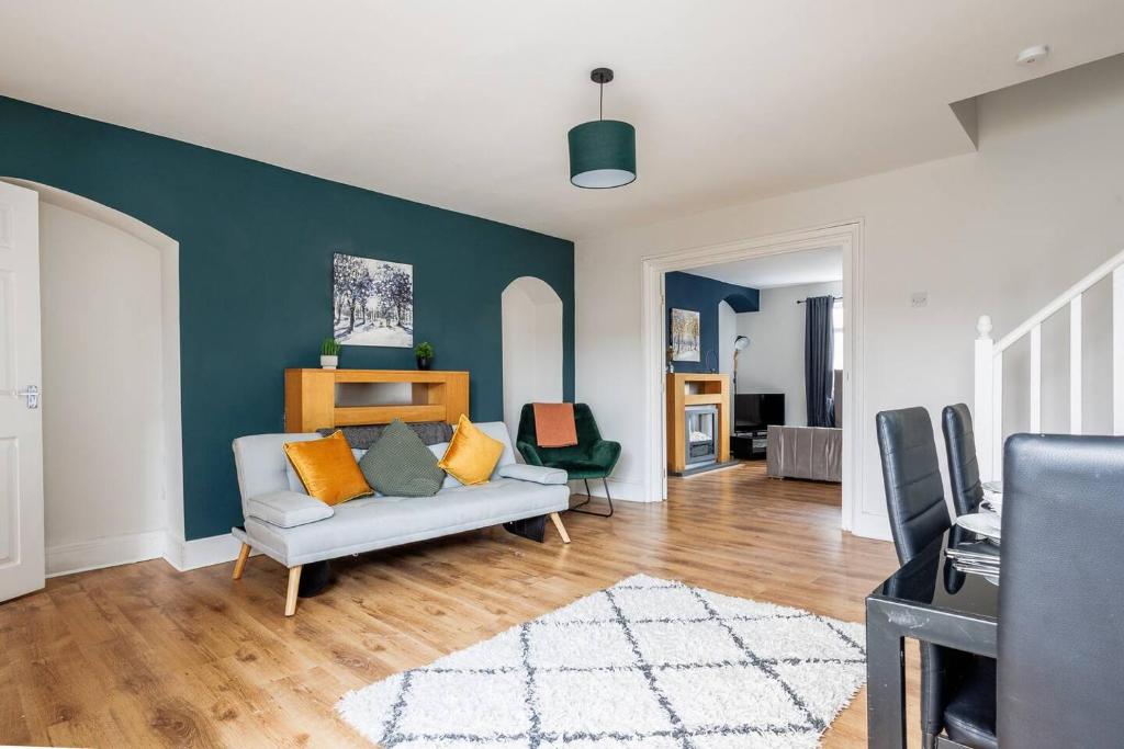 Enjoy A Spacious 3 Br Home, Sunderland