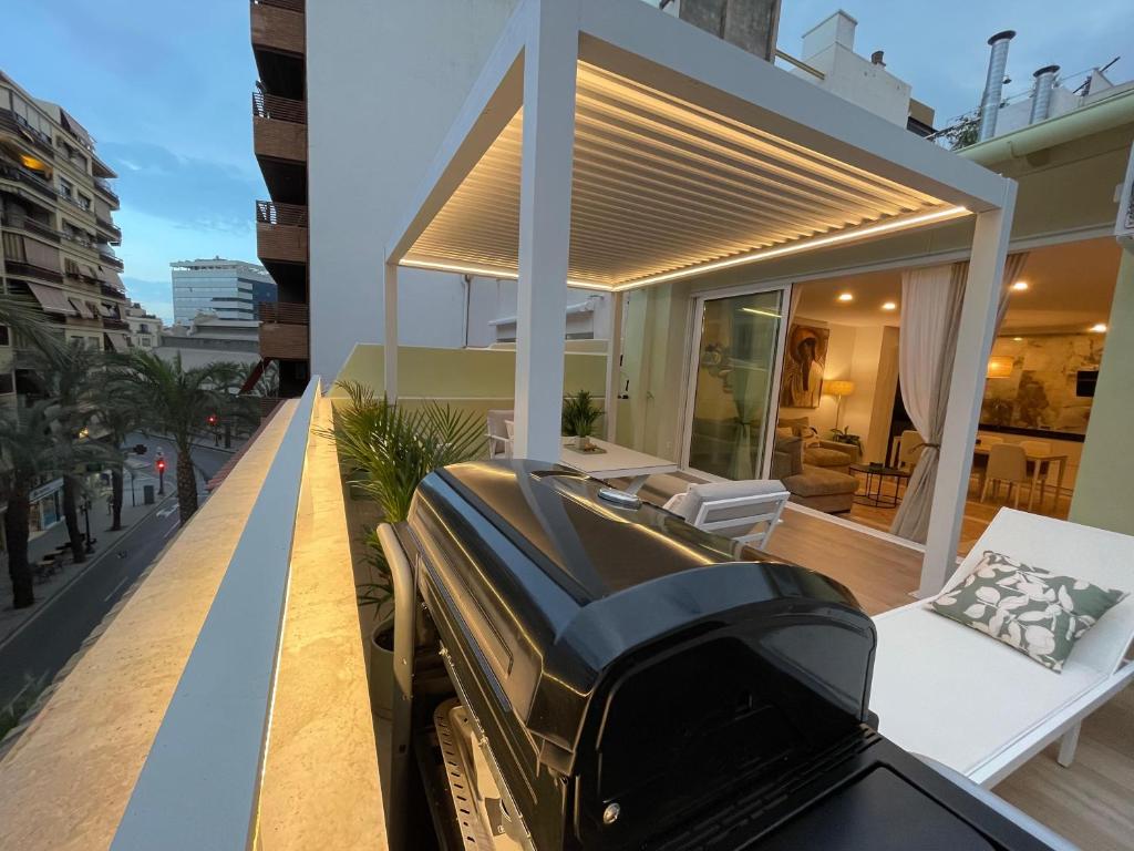 Gran ático con terraza en el centro de Alicante - 1