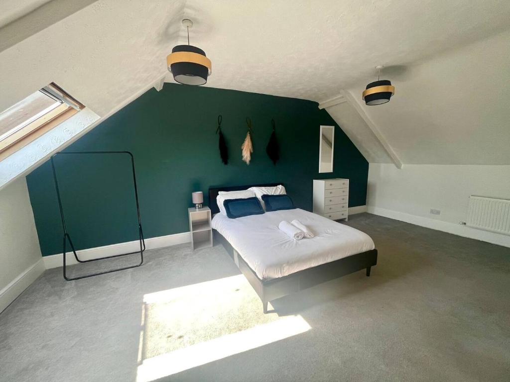 4 Bdrm Very Spacious Apartment, Gateshead