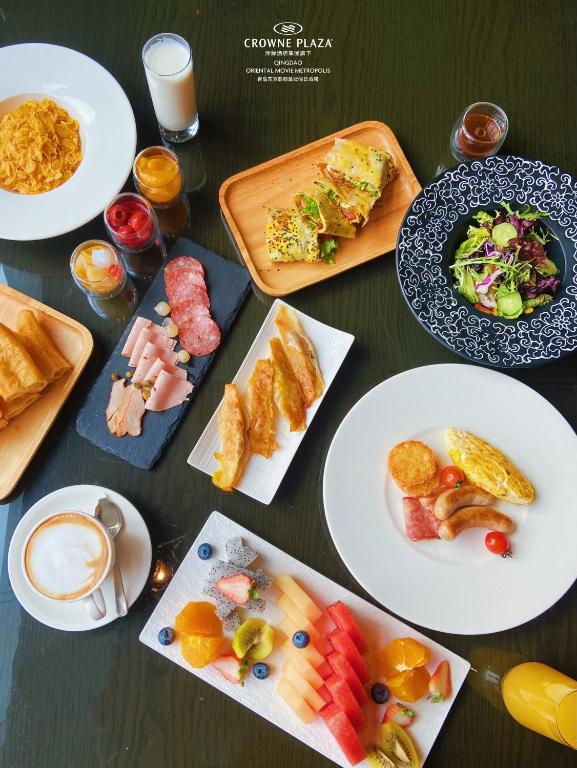 Comida y bebida