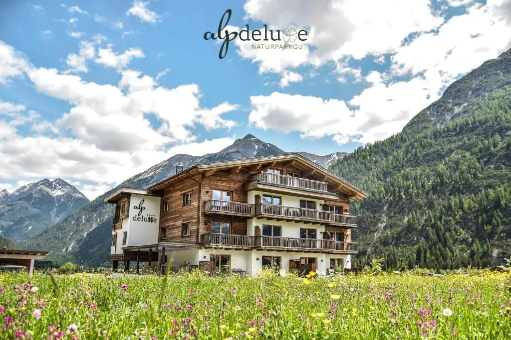 NATURPARKGUT - alpdeluxe Apartments, hotell sihtkohas Holzgau