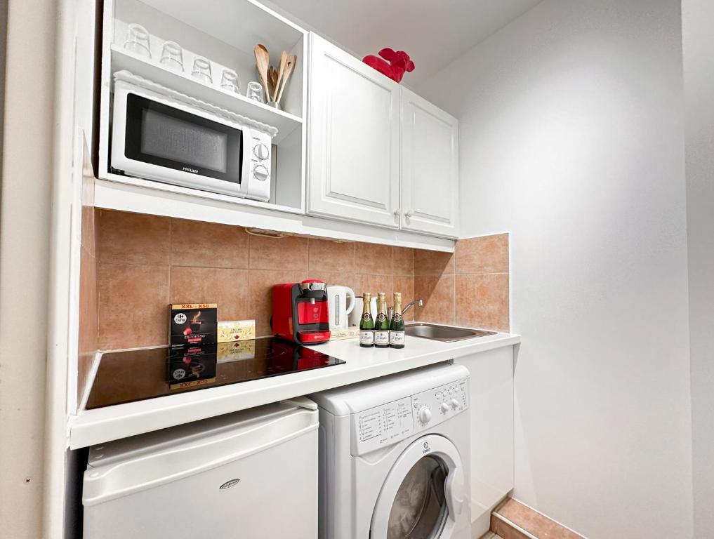 Palais Josephine 1BR Bnbrickeys - 2