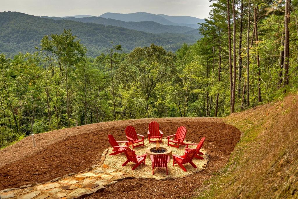 3 Peaks and a Treehouse - 10 Minutes to Blue Ridge, Blue Ridge