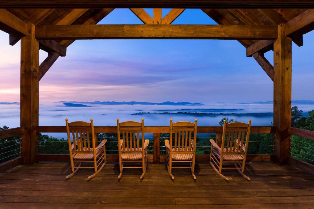 Skys The Limit - Blue Ridge Cabin - Pet Friendly, Mineral Bluff