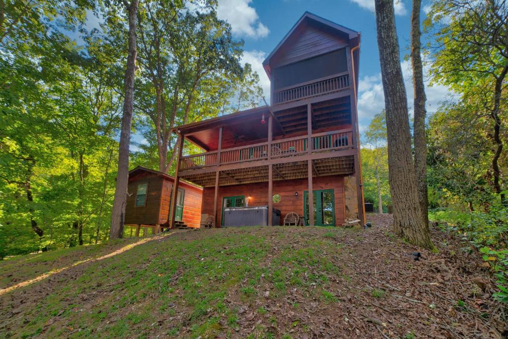 Wise Mountain Hideaway - Pet Friendly Cabin, Morganton