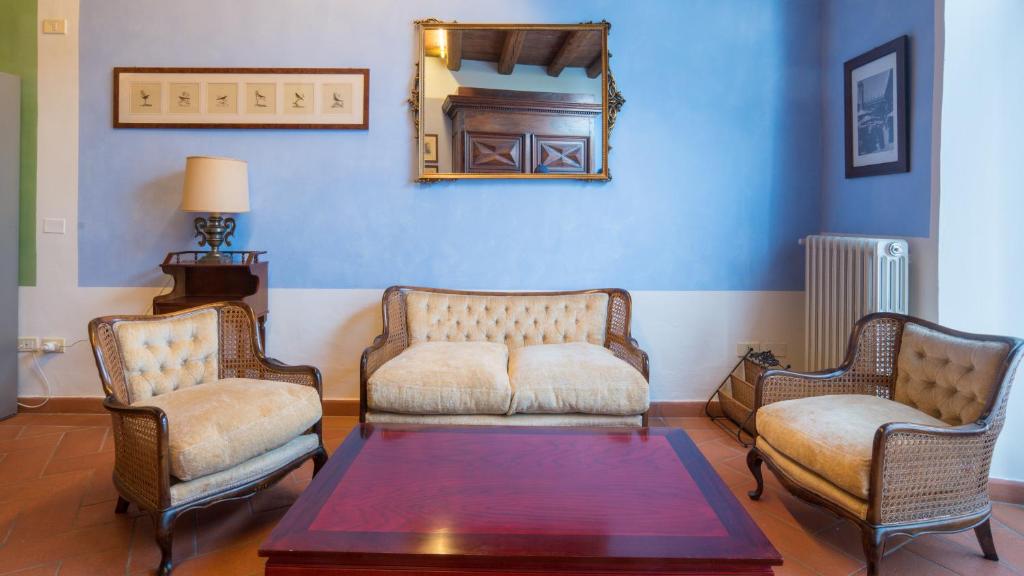 Shared lounge/TV area