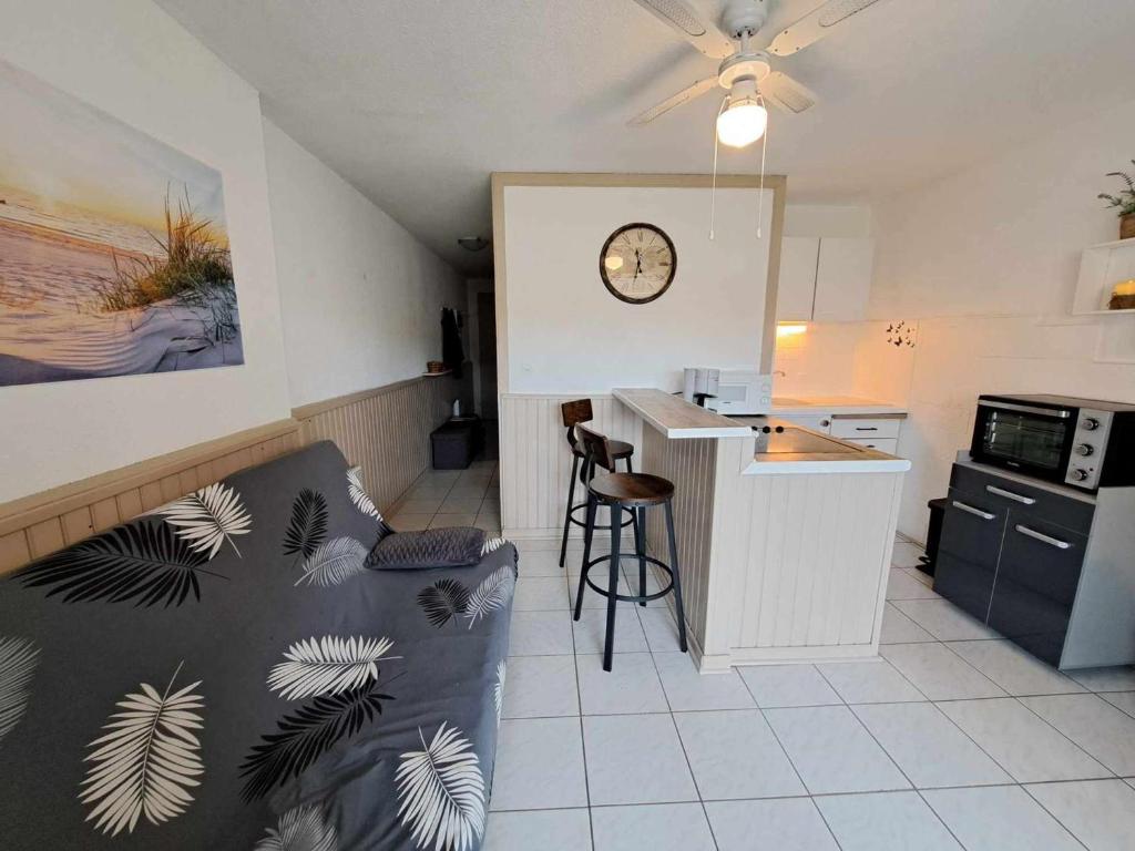 Appartement 2 Pièces avec Piscine, Parking Privé et Proche Plage pour 4 Personnes - FR-1-326-820 - 3